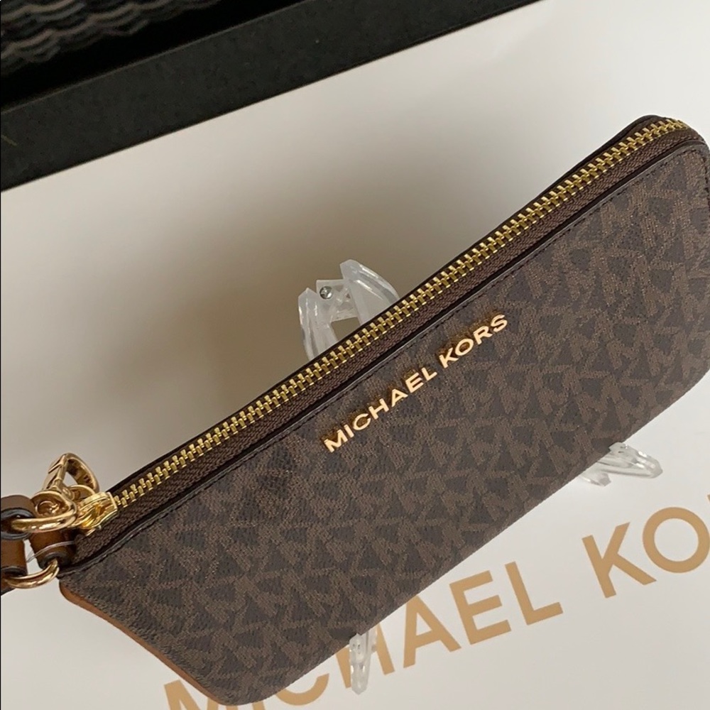 Michael Kors Jet Set Travel Lg Top Zip Wrislet - Picture 11 of 16